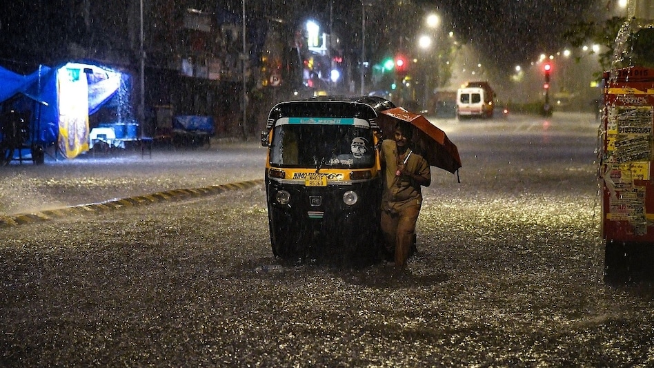 Rain Alerts Issued for Delhi, Mumbai and Kolkata Despite Weak Monsoon Across India