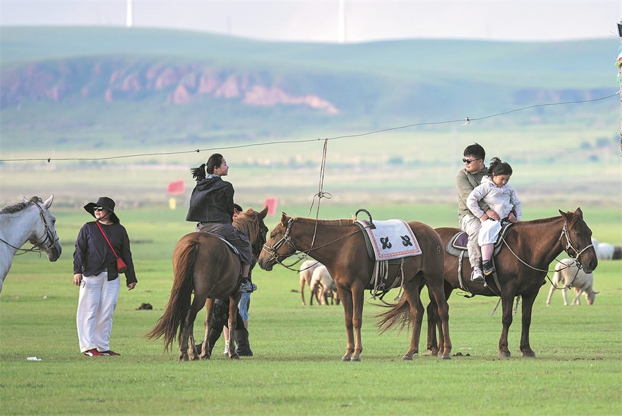 ‎China’s ‘Musical Road’ Draws Visitors to Scenic Route in Inner Mongolia