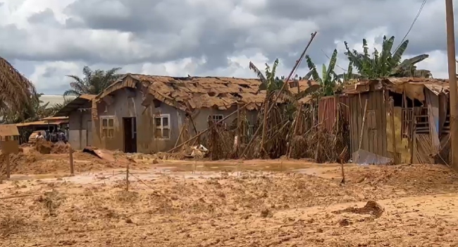 ‎RIVERS GAS PIPELINE EXPLOSION INJURES 20, DESTROYS DOZENS OF HOMES