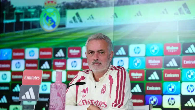 MOURINHO DEFENDS VINÍCIUS JÚNIOR AND QUESTIONS HIS FUTURE AT REAL MADRID
